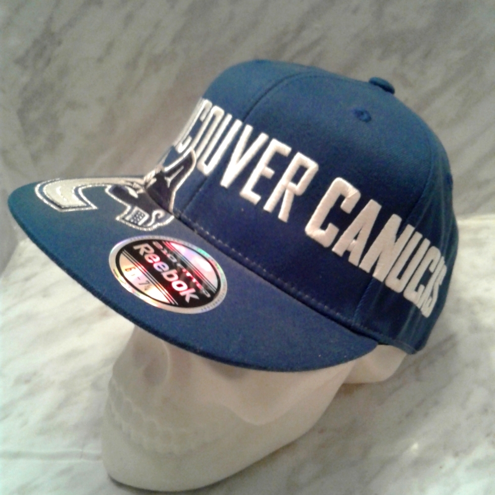 NEW Vancouver Canucks Reebok Fitted Flex Hat S/M